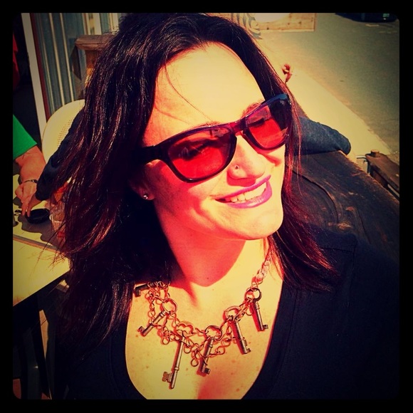 Meet your Posher, Karen - Picture 1 of 1