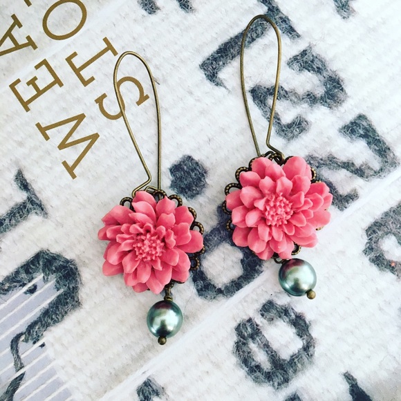 Boutique Jewelry - 🎉2x HP🎉🆕 NWOT Pink flower drop earrings