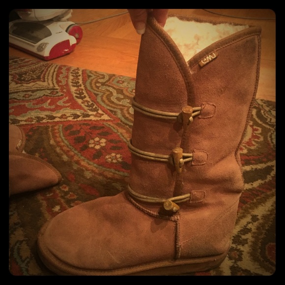 EMU boots *FINAL REDUCTION** - Picture 1 of 4