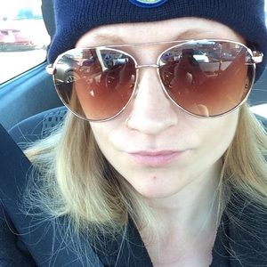 Meet your Posher, Caitlin