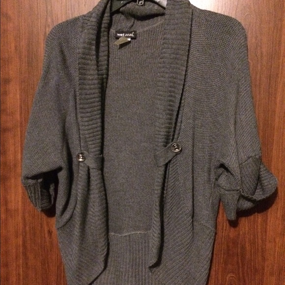 Wet seal small shrug