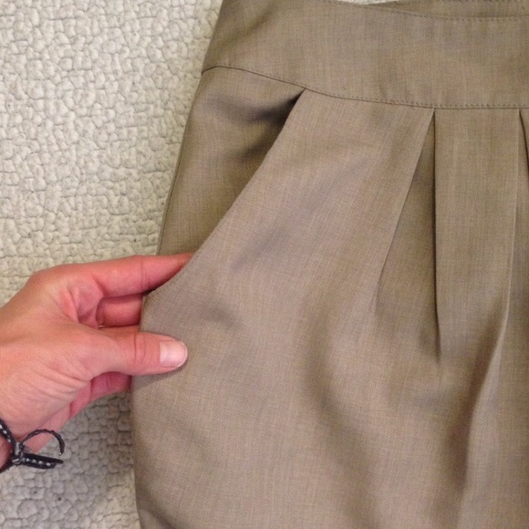 Forever 21 | Beige Skirt with Pockets - Picture 3 of 4