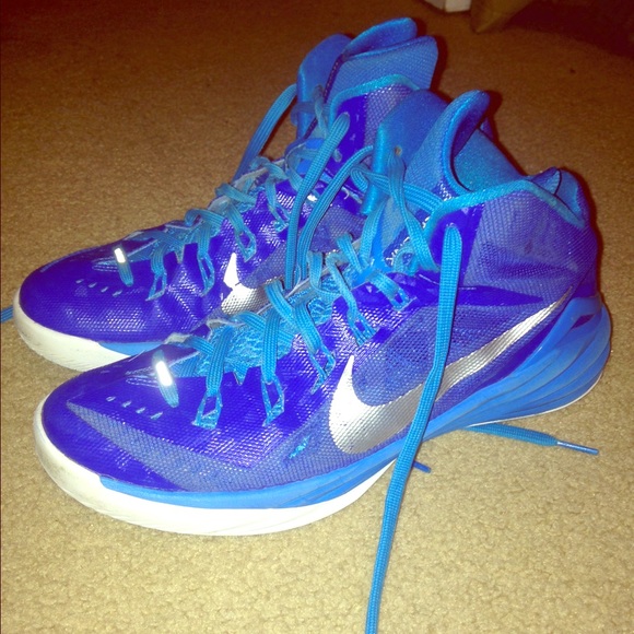 Men's Nike basketball shoes size 10