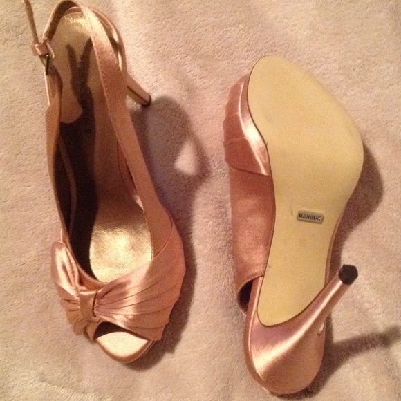 NWOT Menbur platform evening pumps - Picture 2 of 4