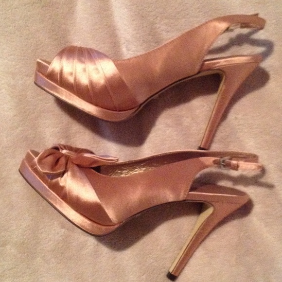 NWOT Menbur platform evening pumps - Picture 3 of 4