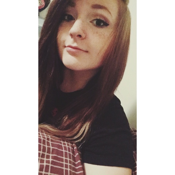 💕 Meet your posher 💕 - Picture 2 of 4