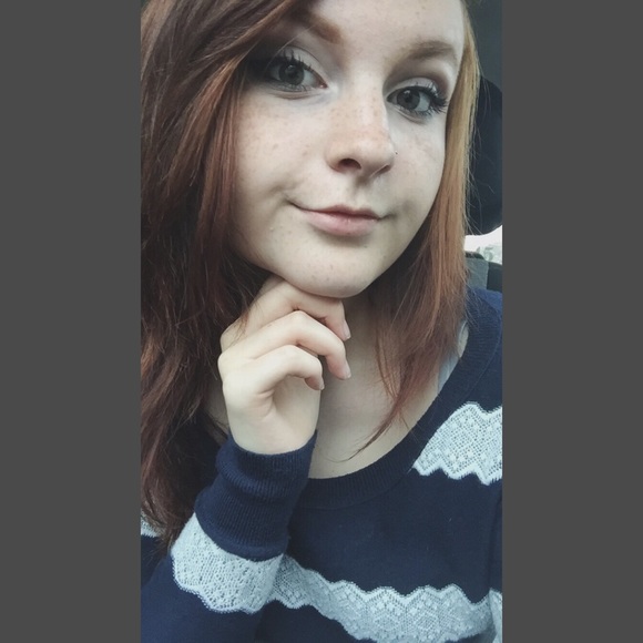 💕 Meet your posher 💕 - Picture 3 of 4