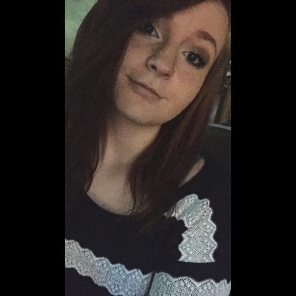 💕 Meet your posher 💕 - Picture 4 of 4