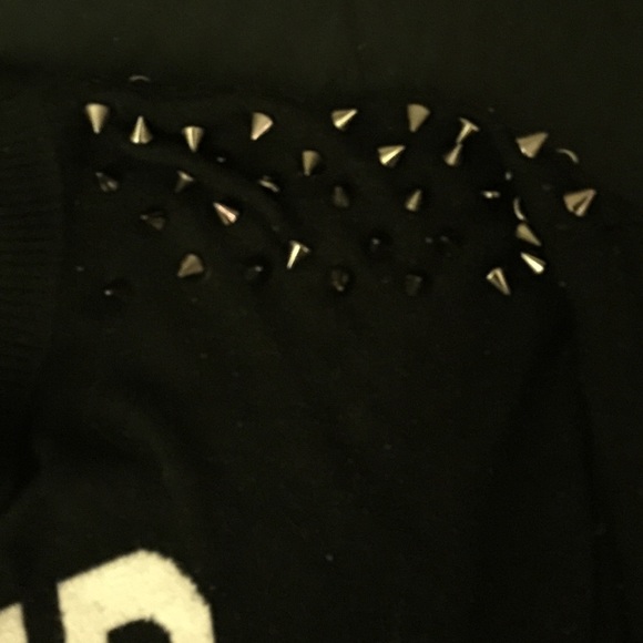 Forever 21 Sweater - Picture 2 of 4