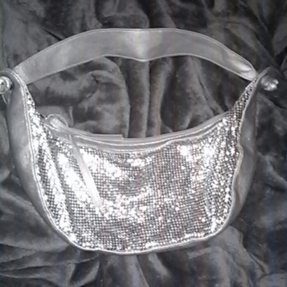 LIKE NEW !!??Sequin silver purse great for xmas - Picture 1 of 3