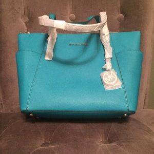 Michael Kors jet set large Saffiano zip tote