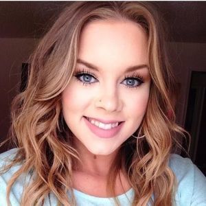 Meet your Posher, Destinee