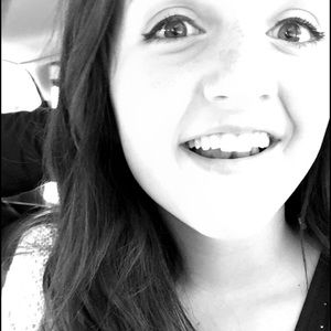 Meet your Posher, Olivia