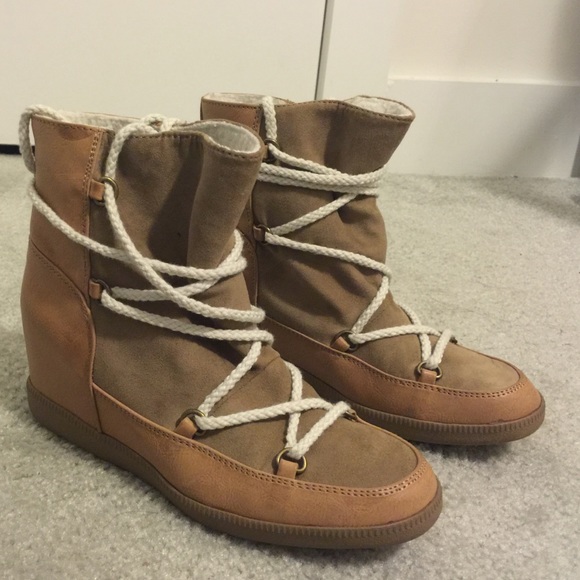 Wedge Sneakers - Picture 1 of 3