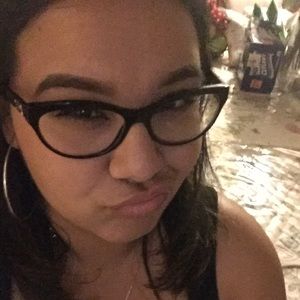 Meet your Posher, Lyanne