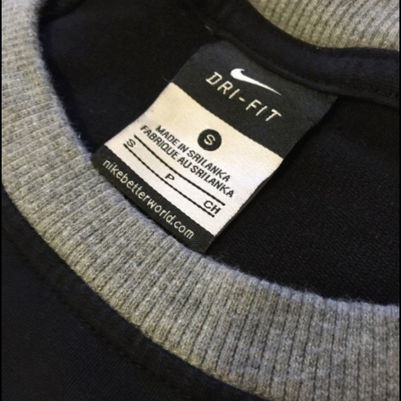 Black and gray Nike Dri -Fit performance shirt - Picture 3 of 3