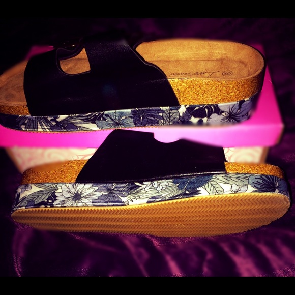 New in the box Love University platform sandals 9 - Picture 4 of 6