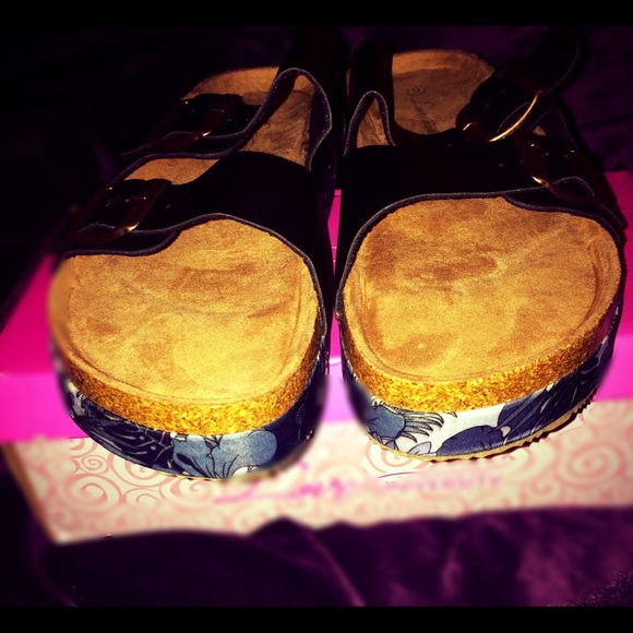 New in the box Love University platform sandals 9 - Picture 5 of 6