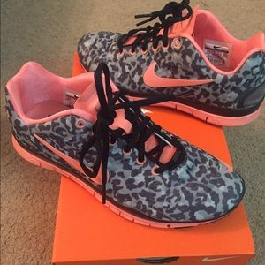 Leopard nike free