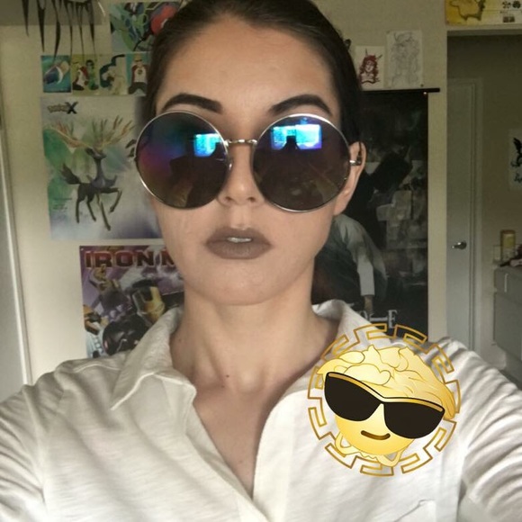 Meet your Posher, Danni - Picture 2 of 3