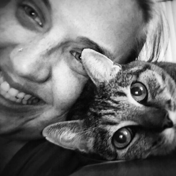 Meet your Posher, Liz - Picture 2 of 4