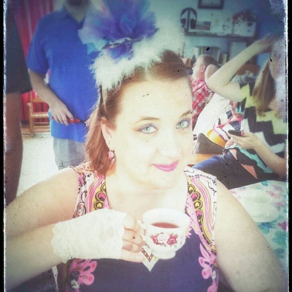 Meet your Posher, Liz - Picture 3 of 4