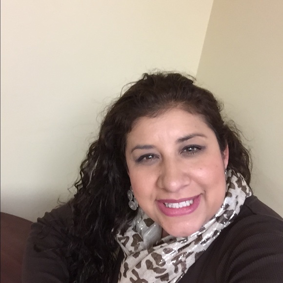 Meet your Posher, Adriana