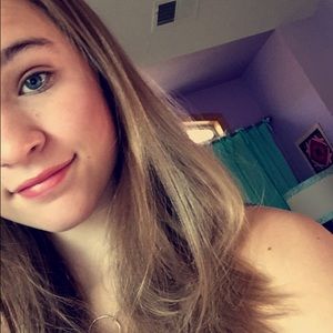 Meet your Posher, Olivia