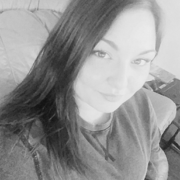 Meet your Posher, Christina - Picture 1 of 1