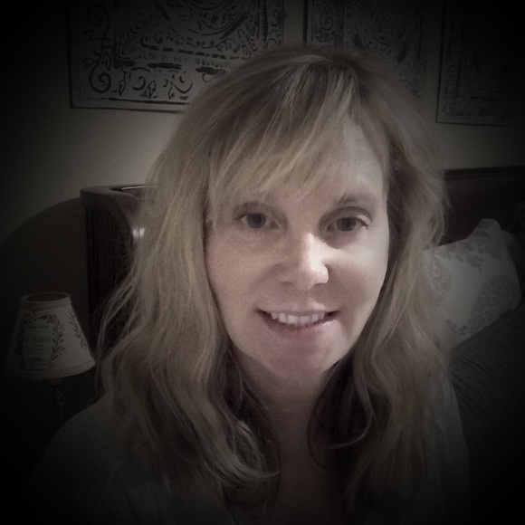 Meet your Posher, Kelley - Picture 1 of 2