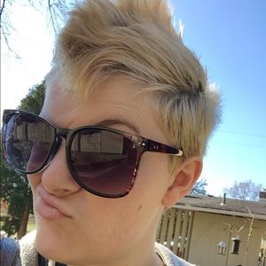 Meet your Posher, Clare