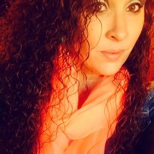 Meet your Posher, Holly