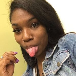 Meet your Posher, Marissa