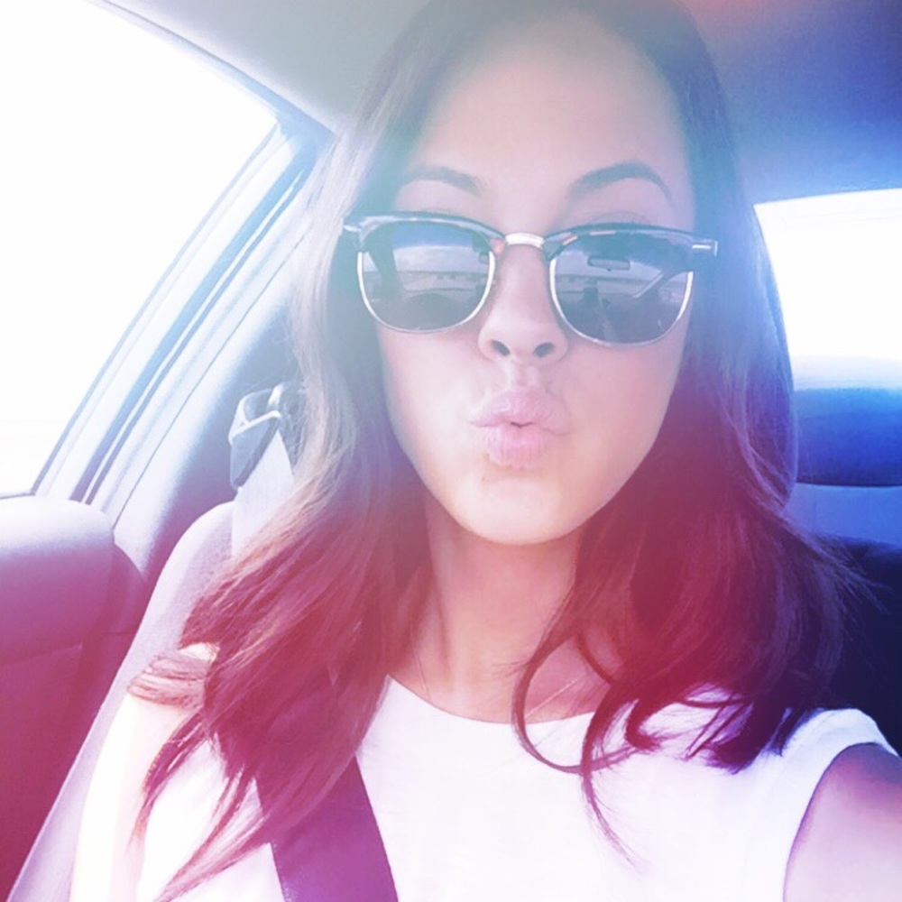 Meet your Posher, Caitlin