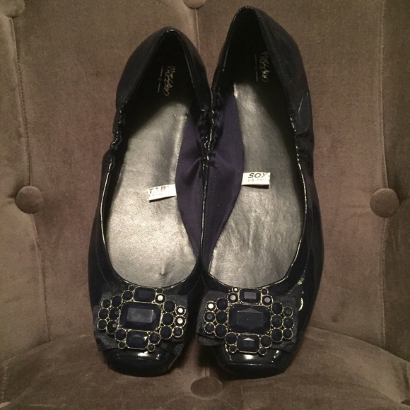 Brand new, cute jeweled navy flats