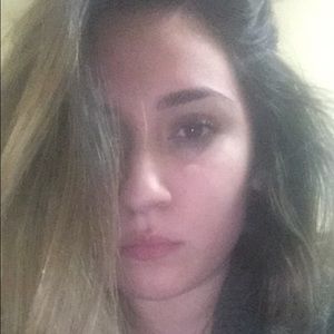 Meet your Posher, Claudia