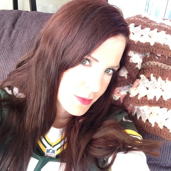 Meet your Posher, Laura Ellen - Picture 3 of 4