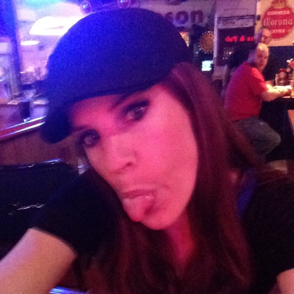 Meet your Posher, Laura Ellen - Picture 4 of 4