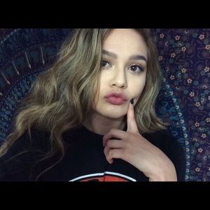 Meet your Posher, Anel