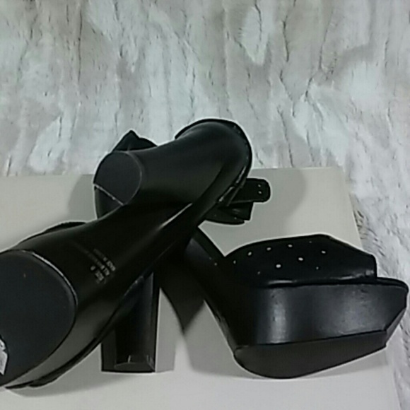 Shoes - Picture 4 of 4