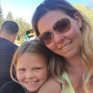 Meet your Posher, Holly