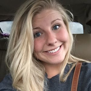 Meet your Posher, Alicia