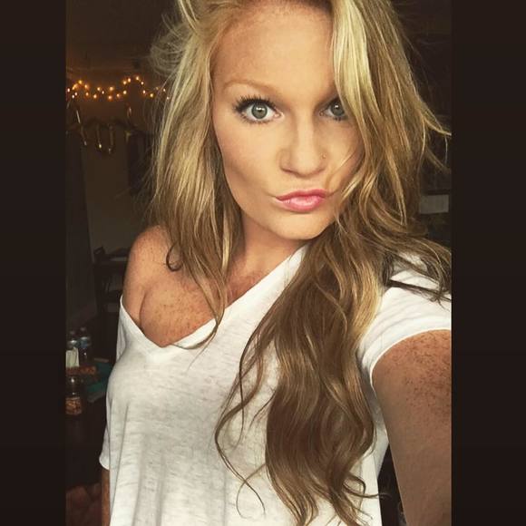 Meet your Posher, Allison - Picture 1 of 1