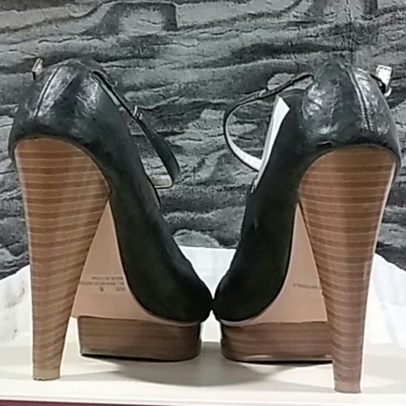 Shoes - Picture 3 of 4