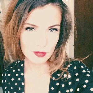 Meet your Posher, Caroline