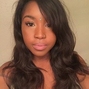 Meet your Posher, Nia