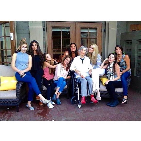 Meet your Posher, Kela - Picture 1 of 1