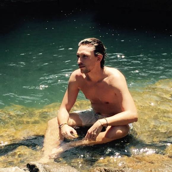 Meet your Posher, Lorenzo - Picture 1 of 1