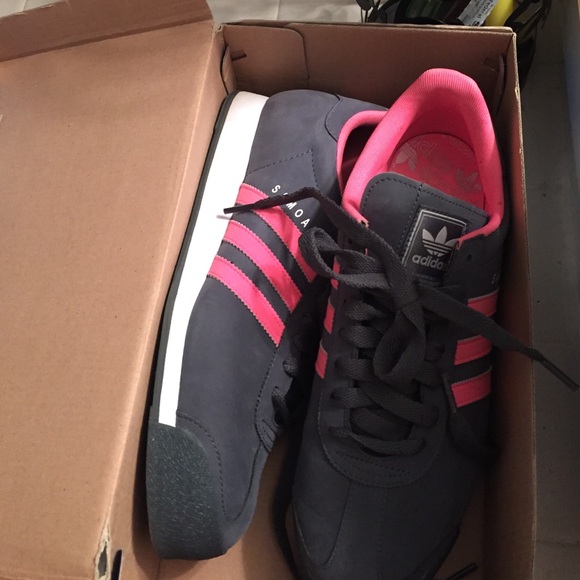 Brand new!🎉Adidas Samoa