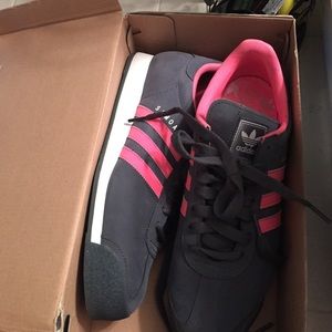 Brand new!🎉Adidas Samoa